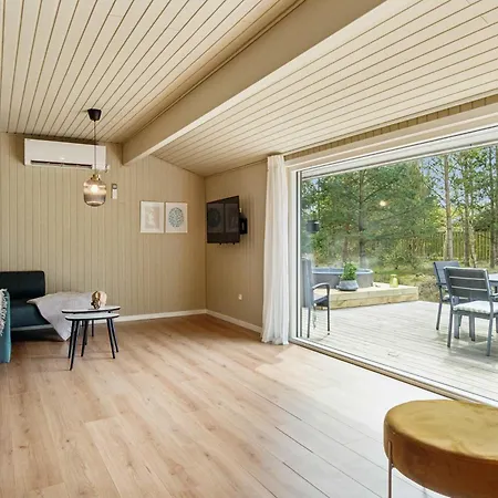 Unique, Fully Renovated In Nature! Hals