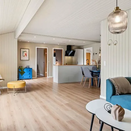 Unique, Fully Renovated In Nature! Ferienhaus Hals